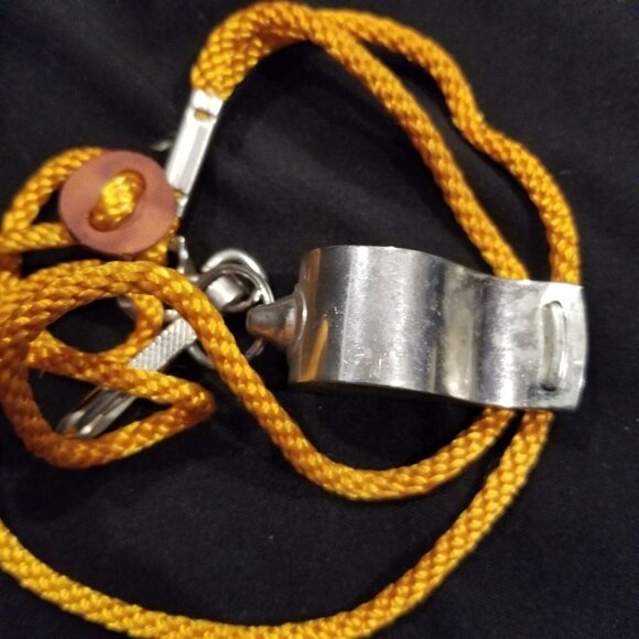 Vintage 1950s Rawlings Acme Whistle Thunder Police Yellow Corded Rope Original - Picture 3 of 8